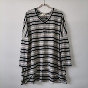 Umgee Women's Black Gray Stripe V-Neck Tunic Hi-Lo Shirt Size M Oversized
